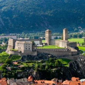 BELLINZONA E LA SUA FORTEZZA