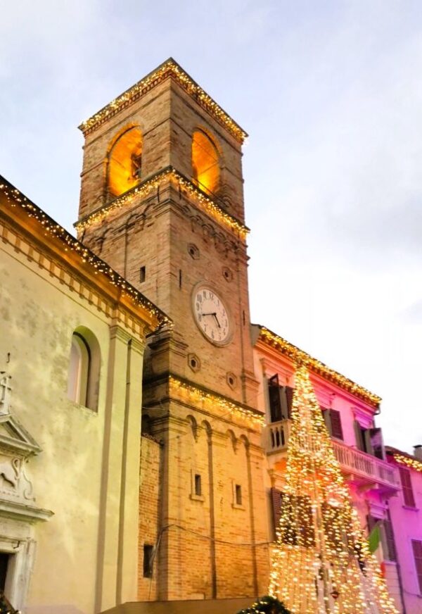 MAGICHE ATMOSFERE NATALIZIE: MOMBAROCCIO - CANDELARA