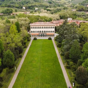 LUCCA. VILLA REALE DI MARLIA E BORGO DI MONTECARLO